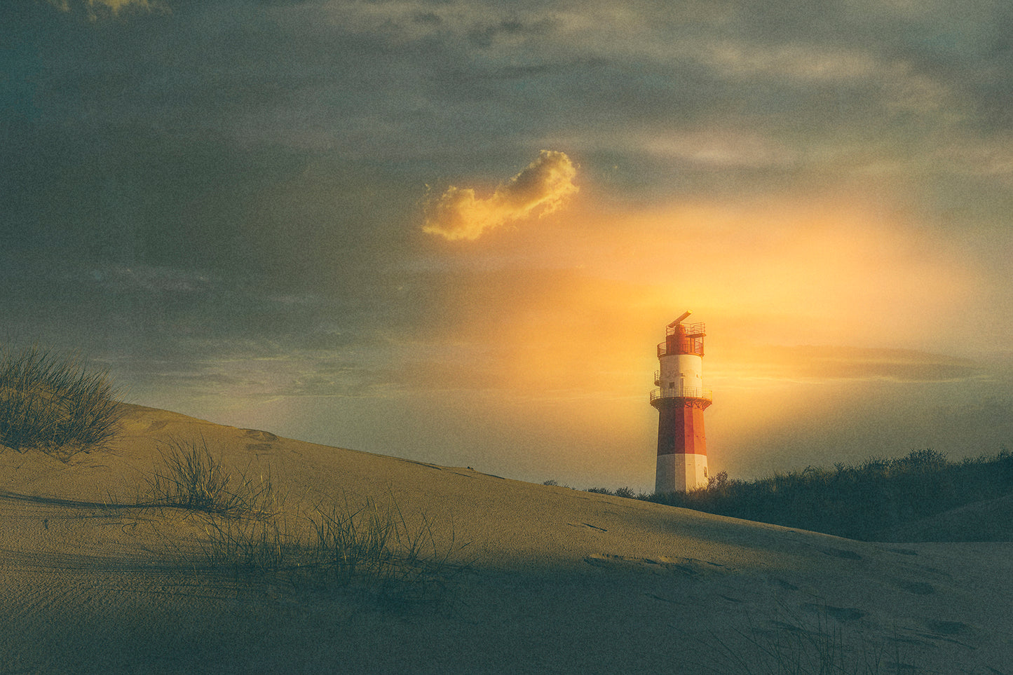 Lichtwächter der Dünen – Fine Art Fotografie von Borkum