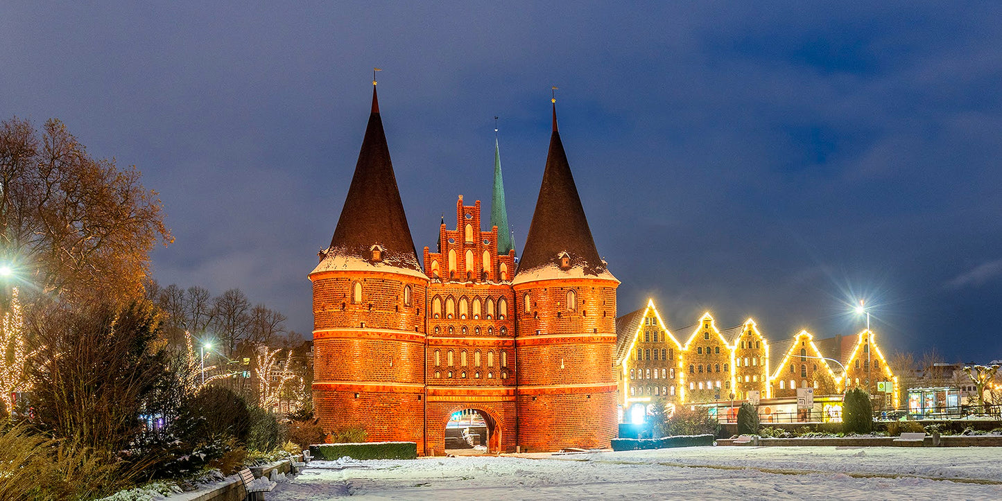 Lübeck - Holstentor - Im Licht der Winterferien ( Eine andere Perspektive )