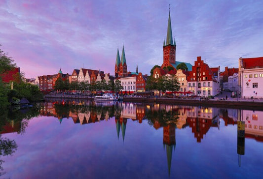 Lübeck im Spiegel der Dämmerung – Originalfotografie im interaktiven Acrylrahmen - 15x10 cm / 6"x4"