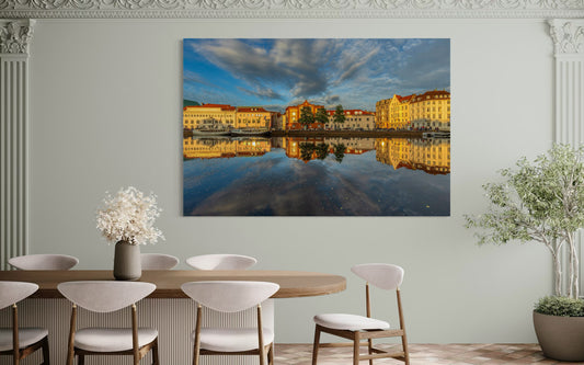 Lübeck, Trave, Spiegelung, Hansestadt Lübeck, Altstadt Lübeck, Architekturfotografie, Stadtfotografie, Abendlicht, Fine Art Fotografie, Wandbild Lübeck, Schleswig-Holstein, Stadtlandschaft, Constantin Ticu Fotografie.