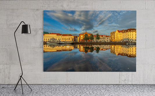 Lübeck, Trave, Spiegelung, Hansestadt Lübeck, Altstadt Lübeck, Architekturfotografie, Stadtfotografie, Abendlicht, Fine Art Fotografie, Wandbild Lübeck, Schleswig-Holstein, Stadtlandschaft, Constantin Ticu Fotografie.