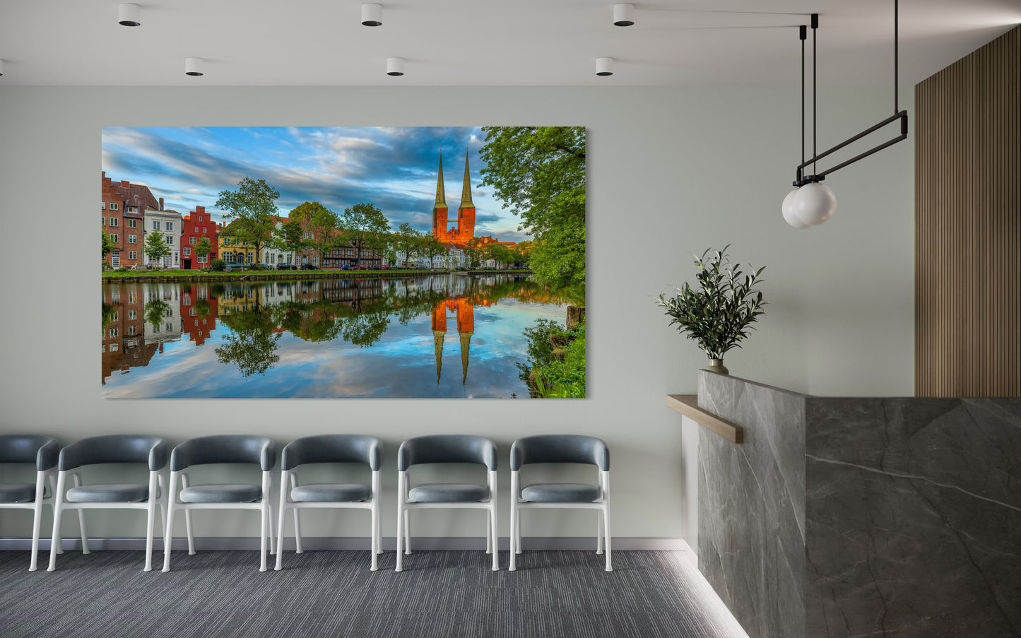 Lübecker Dom, Dom zu Lübeck, Obertrave, Lübeck Altstadt, Spiegelung, Hansestadt Lübeck, Abendlicht, Stadtfotografie, Architekturfotografie, Fine Art Fotografie, Wandbild Lübeck, Schleswig-Holstein, Constantin Ticu Fotografie.