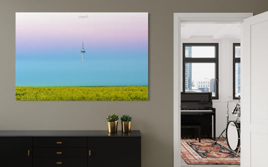 Nebel bei Lübeck, Sonnenaufgang Schleswig-Holstein, Groß Parin, Rapsfeld, Turm im Nebel, Landschaftsfotografie, Fine Art Fotografie, minimalistische Fotografie, Wandbild Natur, Morgenstimmung, Norddeutschland, Constantin Ticu Fotografie.