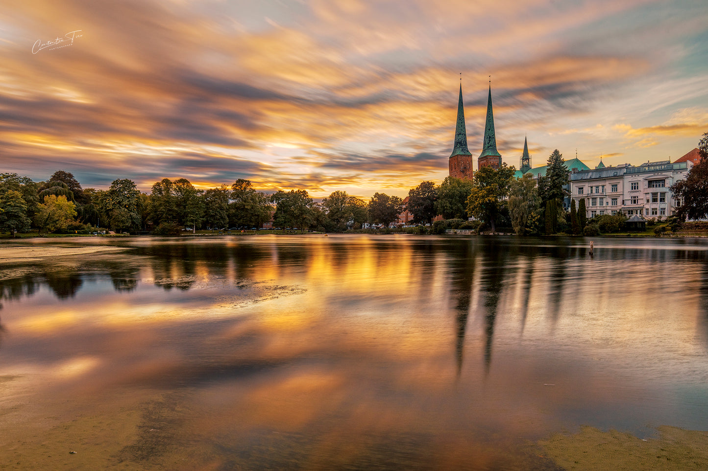 Lübeck – Abendliche Spiegelungen | Fine Art Wandbild